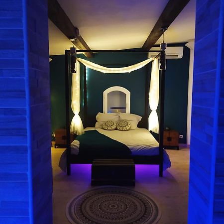A L'Oree Des Pins - Gite Et Spa De 30 M2- Home Cinema Et Massage En Sup 쿠주-레-팡 외부 사진