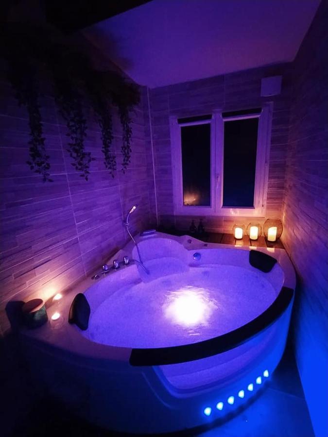 A L'Oree Des Pins - Gite Et Spa De 30 M2- Home Cinema Et Massage En Sup 쿠주-레-팡 외부 사진
