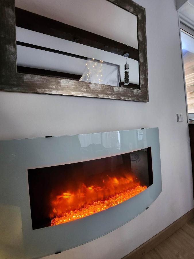 A L'Oree Des Pins - Gite Et Spa De 30 M2- Home Cinema Et Massage En Sup 쿠주-레-팡 외부 사진